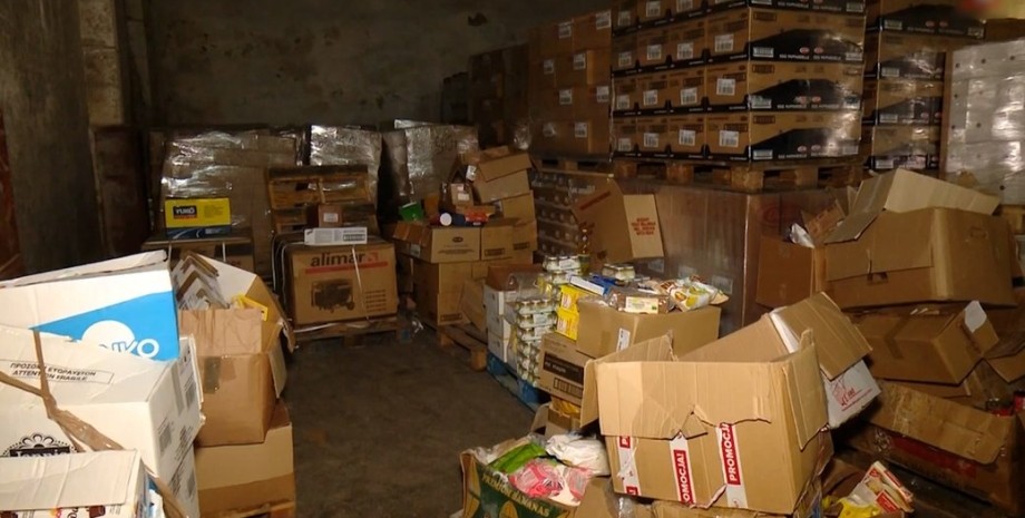 Тонни гуманітарки гниють на складах: чиновникам у Чернігові загрожує кримінальна справа