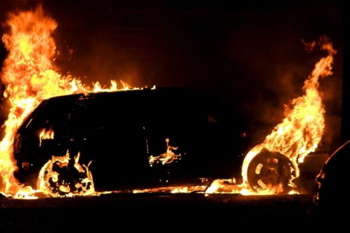 ​В Чернигове этой ночью сгорели три автомобиля: в полиции назвали вероятную причину (Видео)